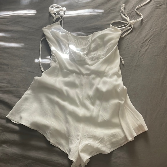 WHITE URBAN OUTFITTERS ROMPER - Picture 1 of 3